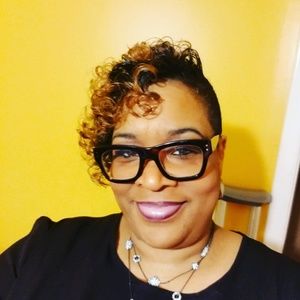 Meet your Posher, Dana